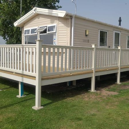 8 Bed Sun Decked Caravan Unlimited High Speed Wifi And Fun At Seawick Holiday Park Clacton-on-Sea Εξωτερικό φωτογραφία
