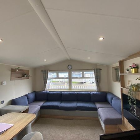 8 Bed Sun Decked Caravan Unlimited High Speed Wifi And Fun At Seawick Holiday Park Clacton-on-Sea Εξωτερικό φωτογραφία