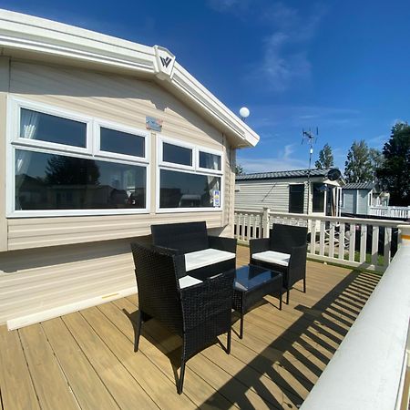 8 Bed Sun Decked Caravan Unlimited High Speed Wifi And Fun At Seawick Holiday Park Clacton-on-Sea Εξωτερικό φωτογραφία