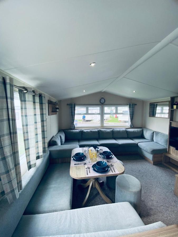 8 Bed Sun Decked Caravan Unlimited High Speed Wifi And Fun At Seawick Holiday Park Clacton-on-Sea Εξωτερικό φωτογραφία