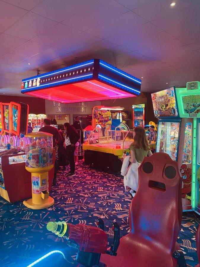 8 Bed Sun Decked Caravan Unlimited High Speed Wifi And Fun At Seawick Holiday Park Clacton-on-Sea Εξωτερικό φωτογραφία