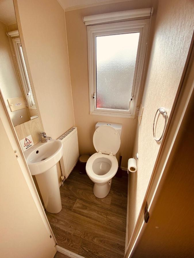 8 Bed Sun Decked Caravan Unlimited High Speed Wifi And Fun At Seawick Holiday Park Clacton-on-Sea Εξωτερικό φωτογραφία