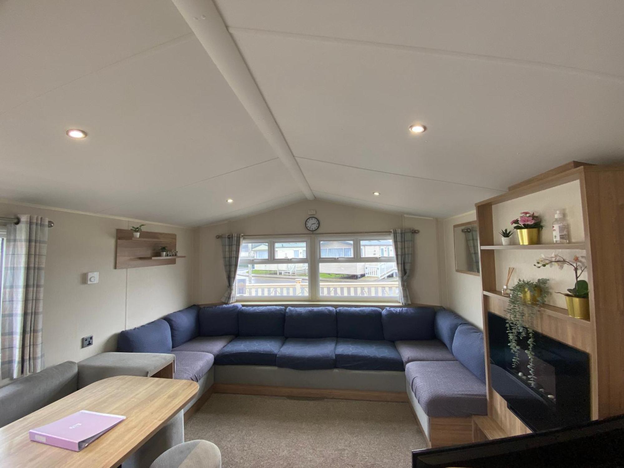 8 Bed Sun Decked Caravan Unlimited High Speed Wifi And Fun At Seawick Holiday Park Clacton-on-Sea Εξωτερικό φωτογραφία